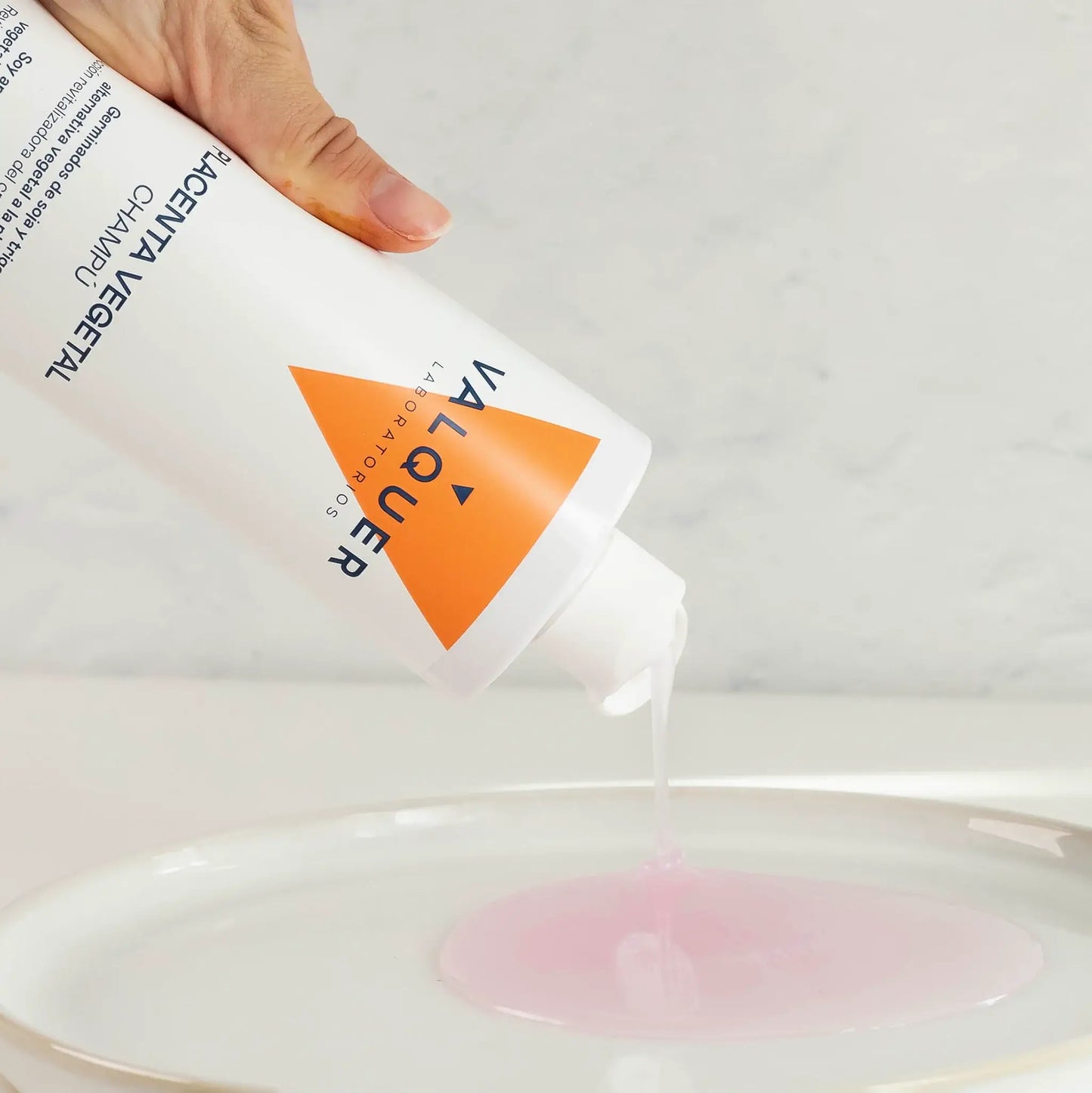 Champú de Placenta Vegetal. Combate: caída, caspa, grasa - 500 ml