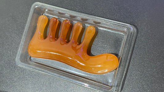 Masajeador Capilar de Resina Ámbar